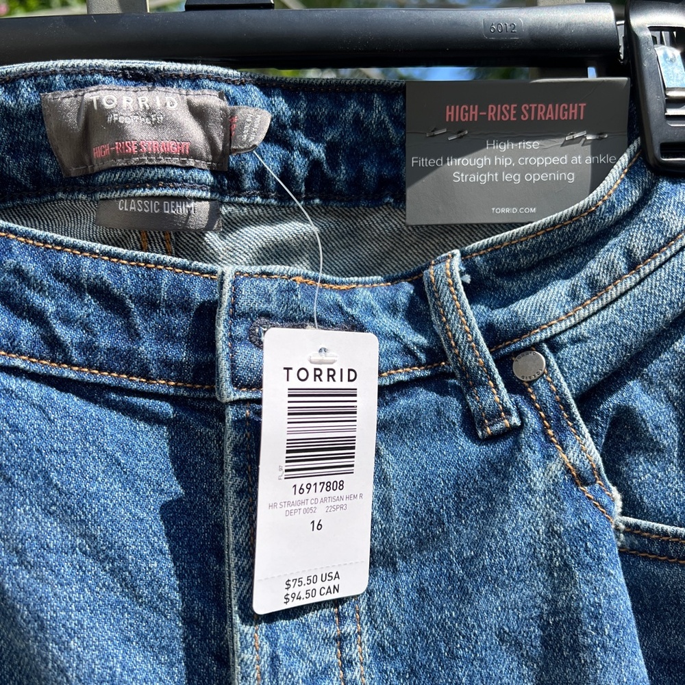 NWT Torrid High Rise Straight Leg Cropped Jean - Size 16 - Picture 4 of 8